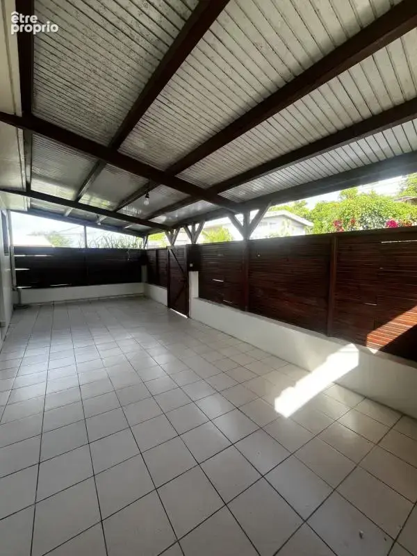 Appartement familial de type T4 à Schoelcher avec grande loggia - photo 3