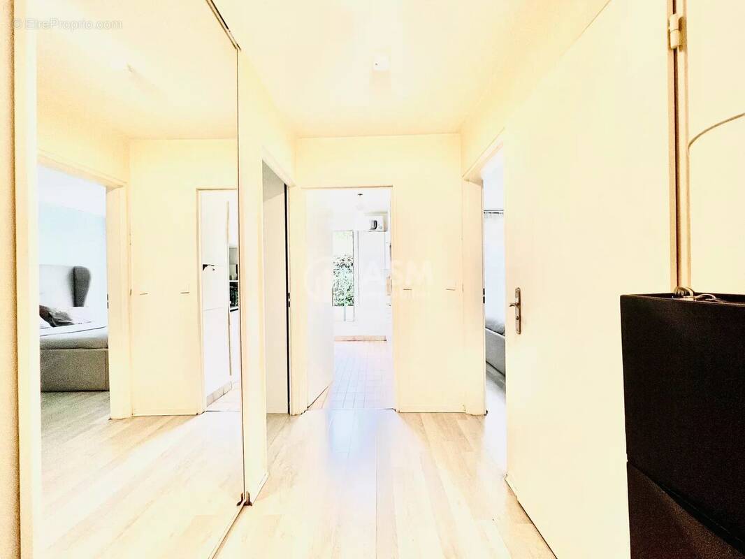 Appartement à COURBEVOIE