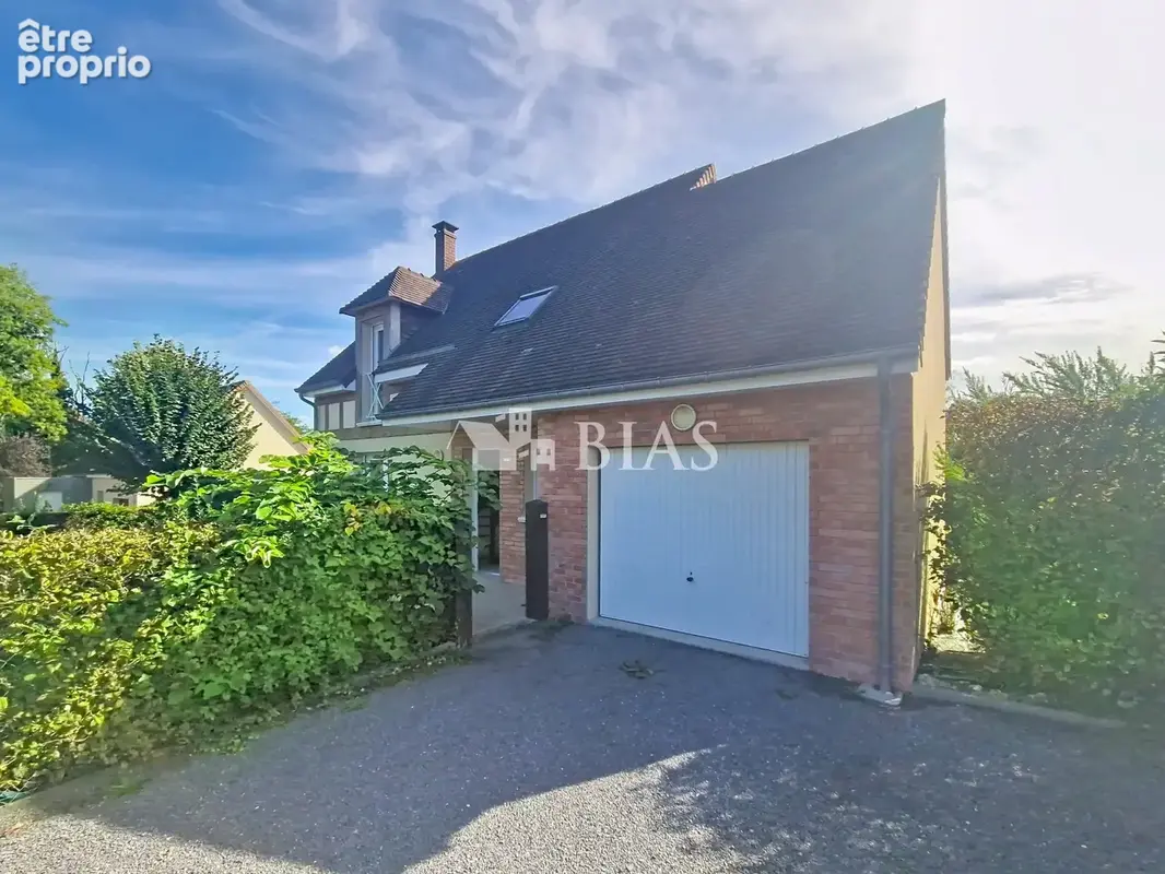 Maison à LA RIVIERE-SAINT-SAUVEUR