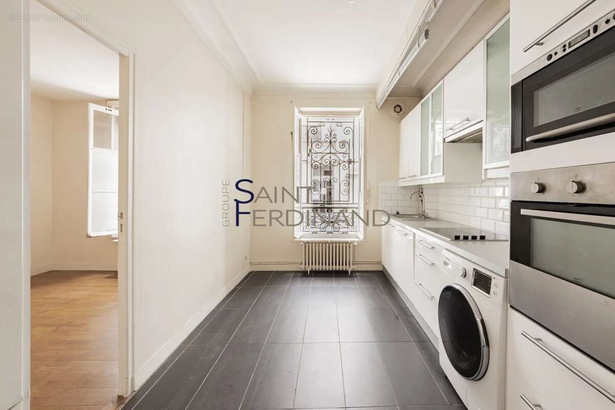 Appartement à PARIS-17E