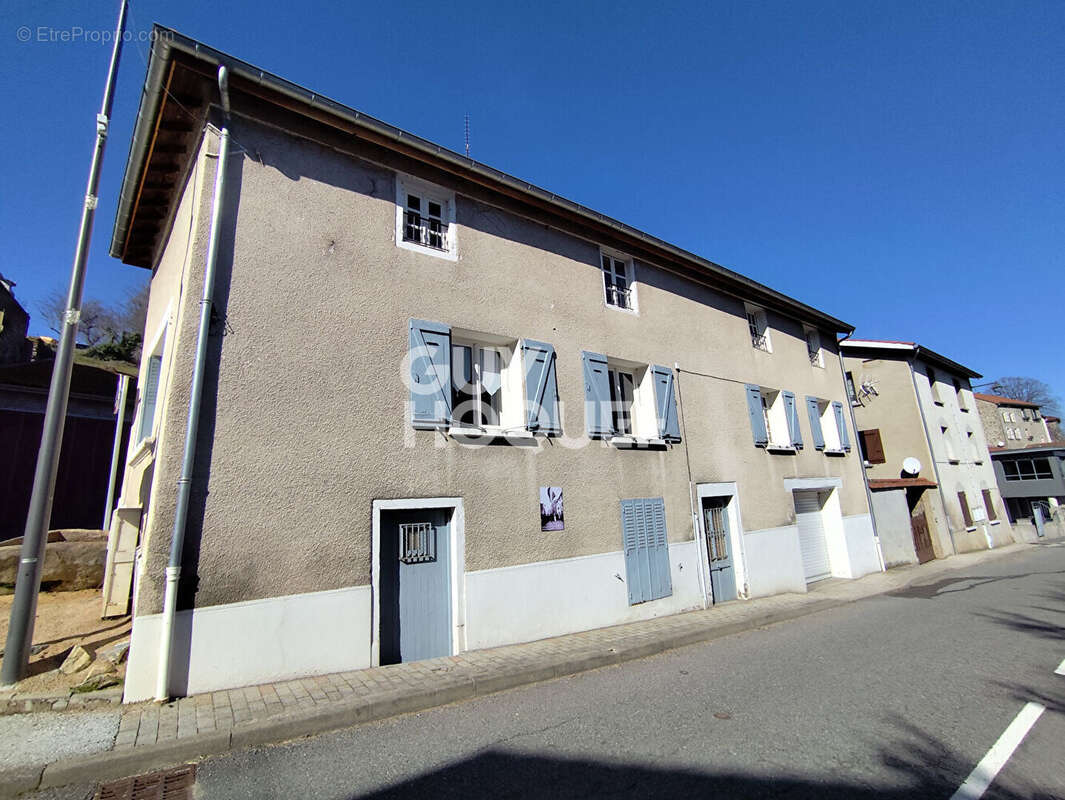 Maison à SAINT-GEORGES-EN-COUZAN