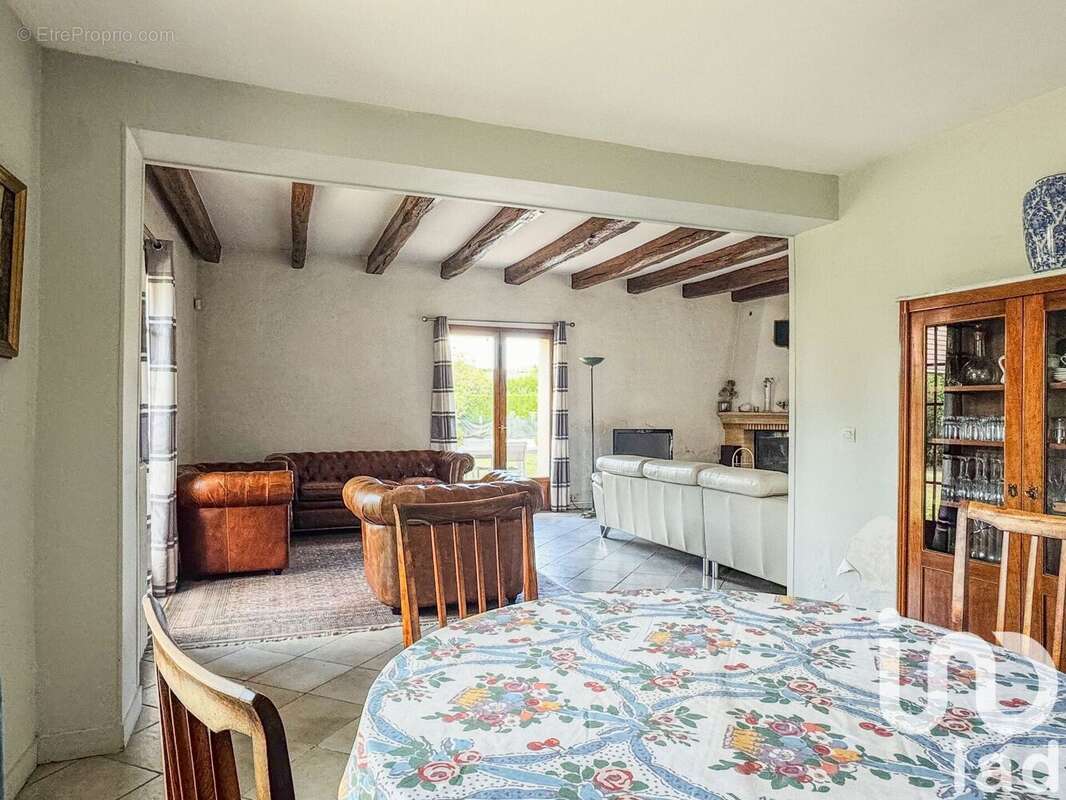 Photo 3 - Maison à VILLENEUVE-LE-COMTE