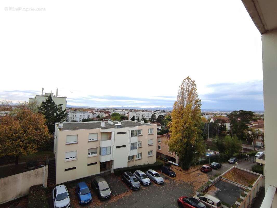   - Appartement à DECINES-CHARPIEU