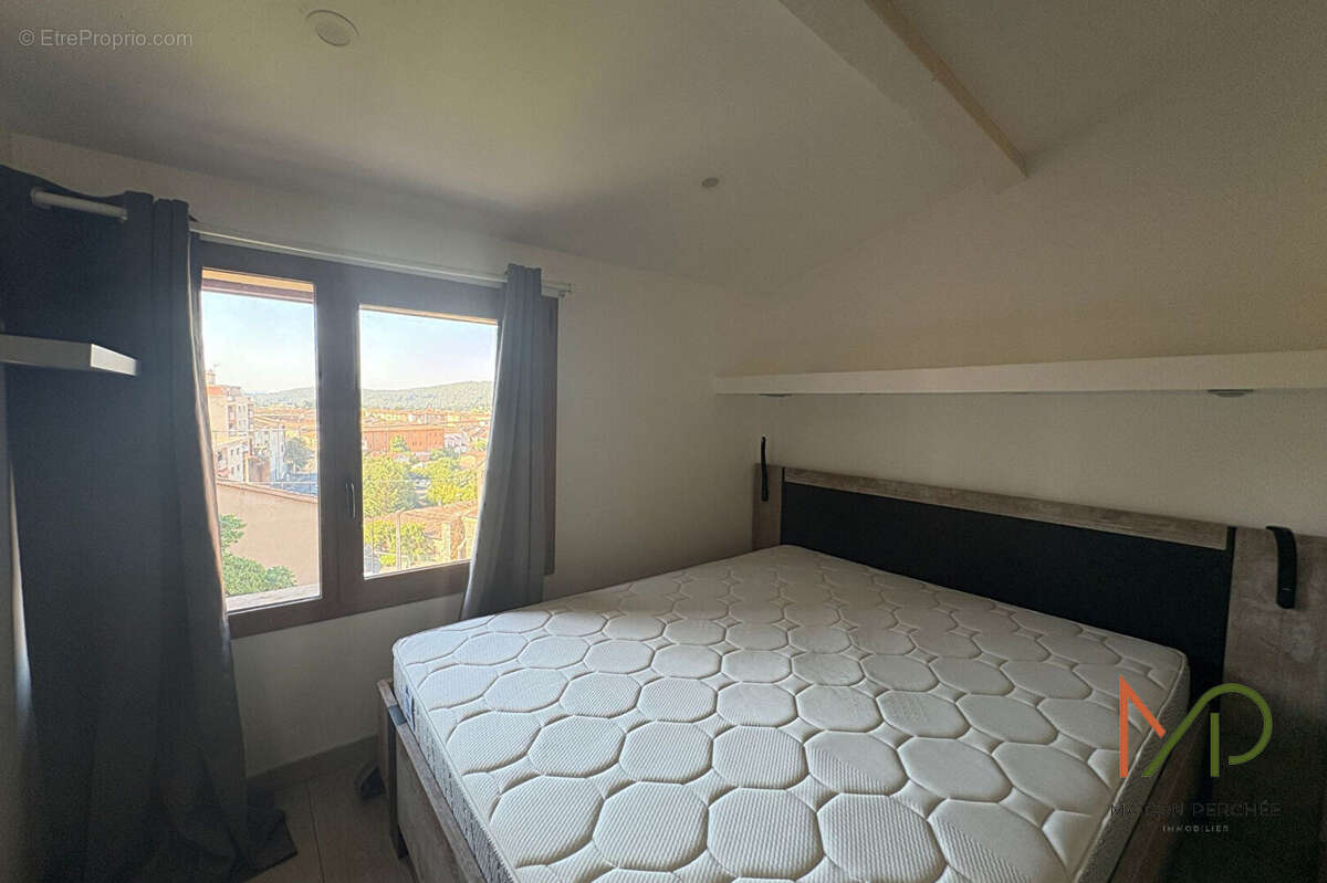 Maison de ville atypique, sur trois niveaux, entièrement rénovée de 71 m² - photo 7