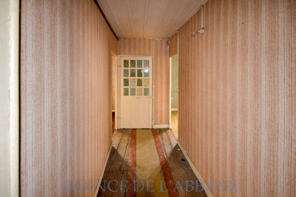 Maison à SAINT-JEAN-D'ANGELY
