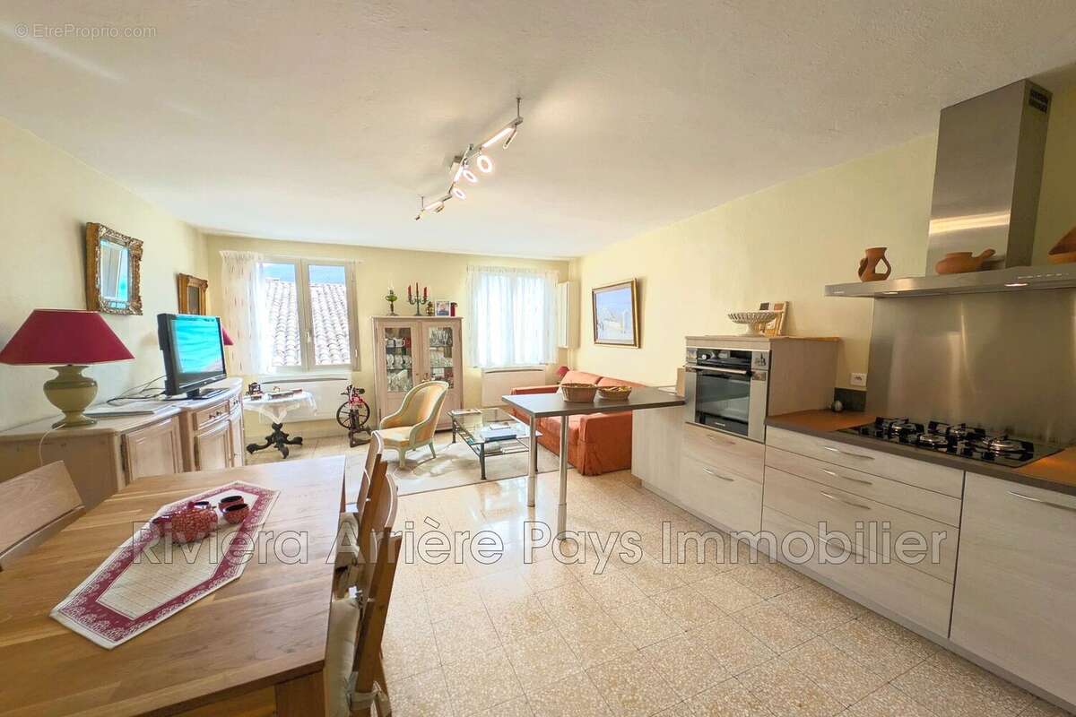 Appartement à PUGET-THENIERS