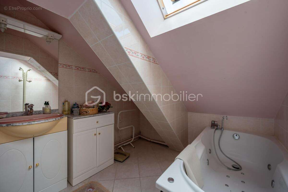 Maison familiale T5 sur +1400 m² de terrain — Prête à accueillir vos projets - photo 12