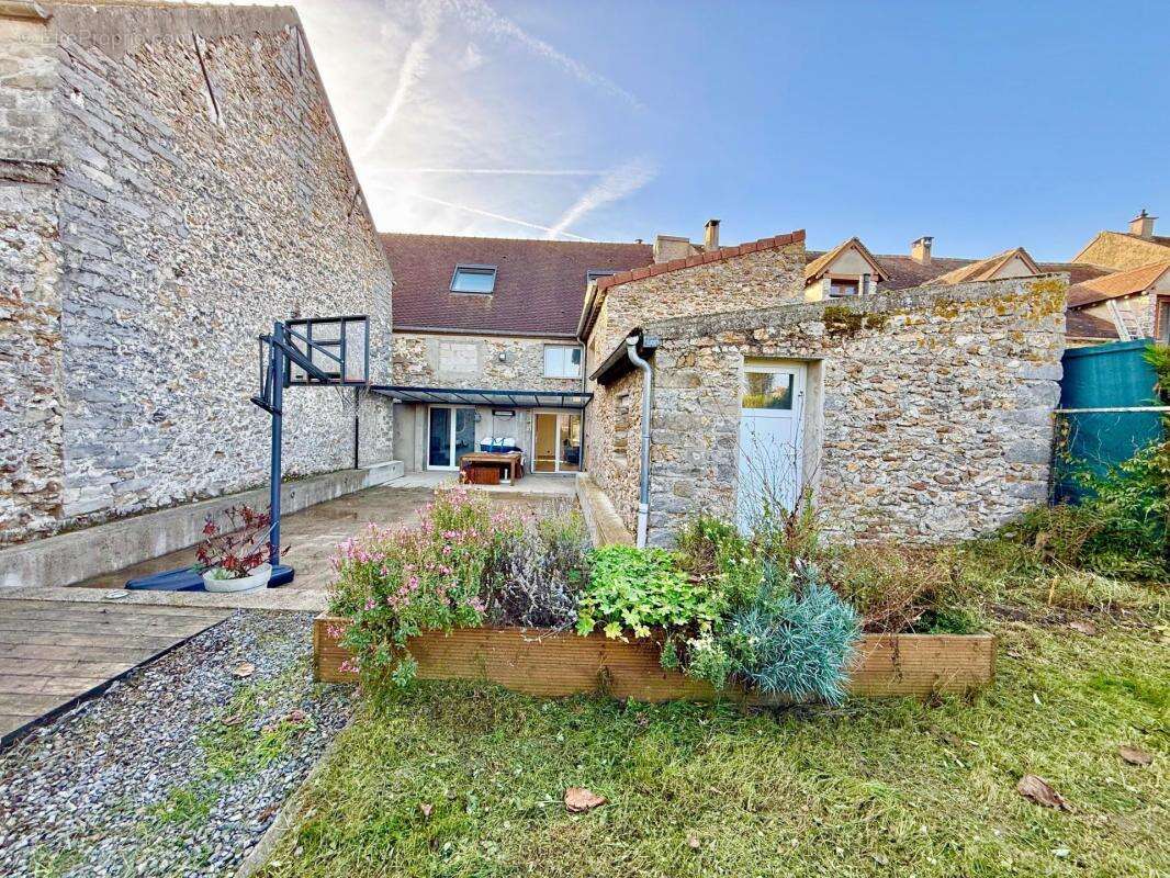Maison à LE CHATELET-EN-BRIE