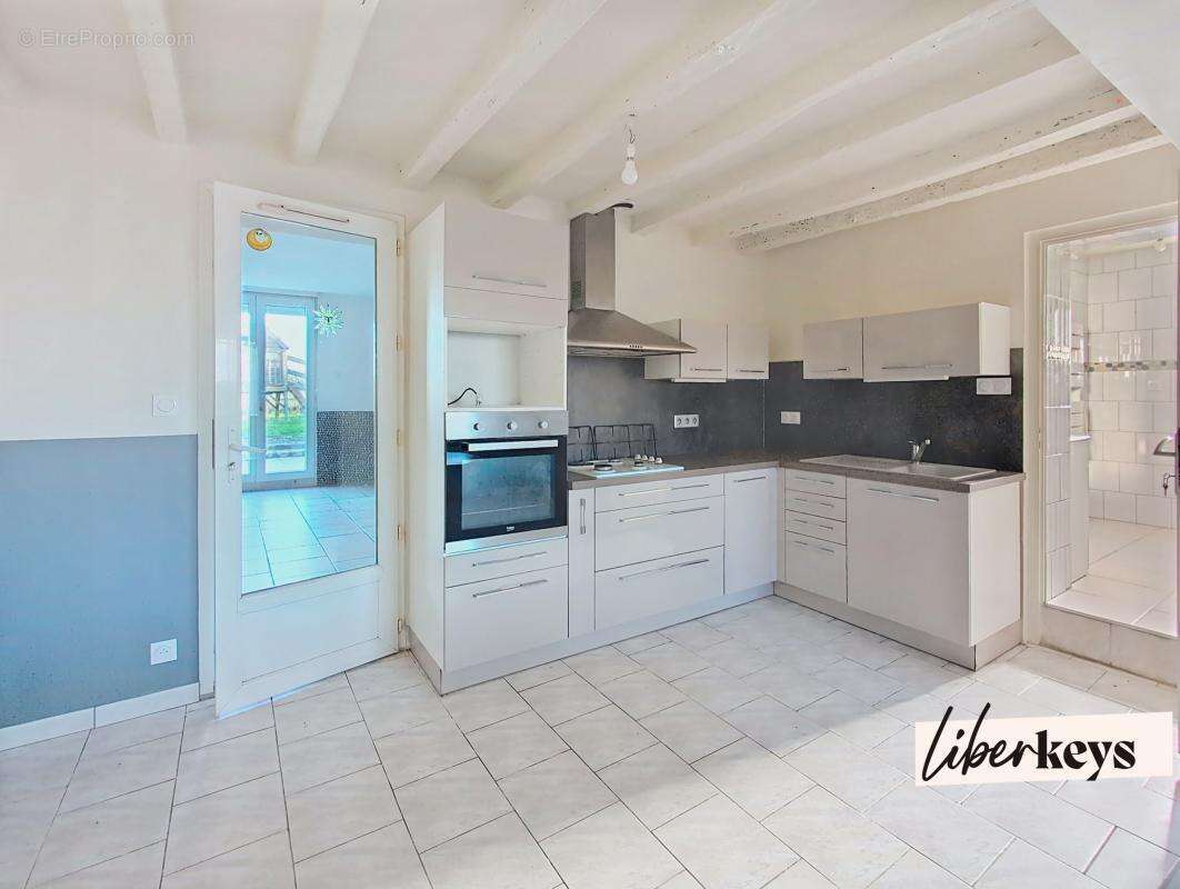 Maison à LONGUE-JUMELLES