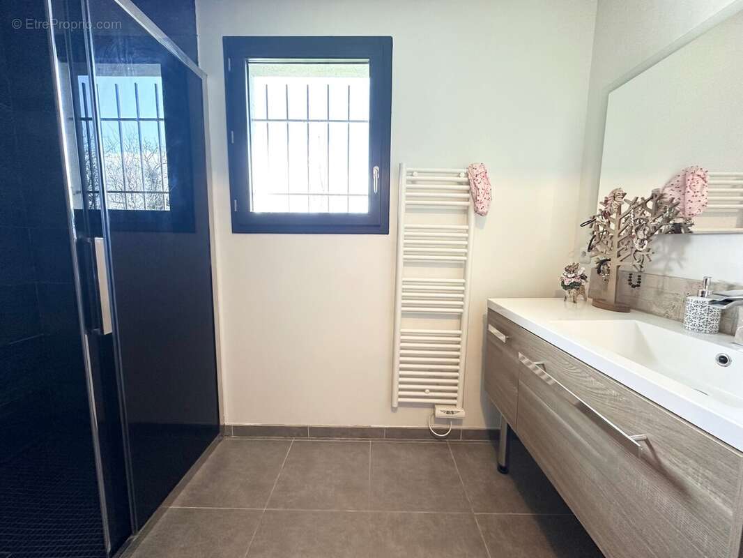 Suite parentale d\'environ 19m² - Maison à MONTREVEL-EN-BRESSE