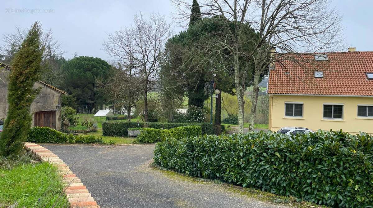 Maison à SEYCHES