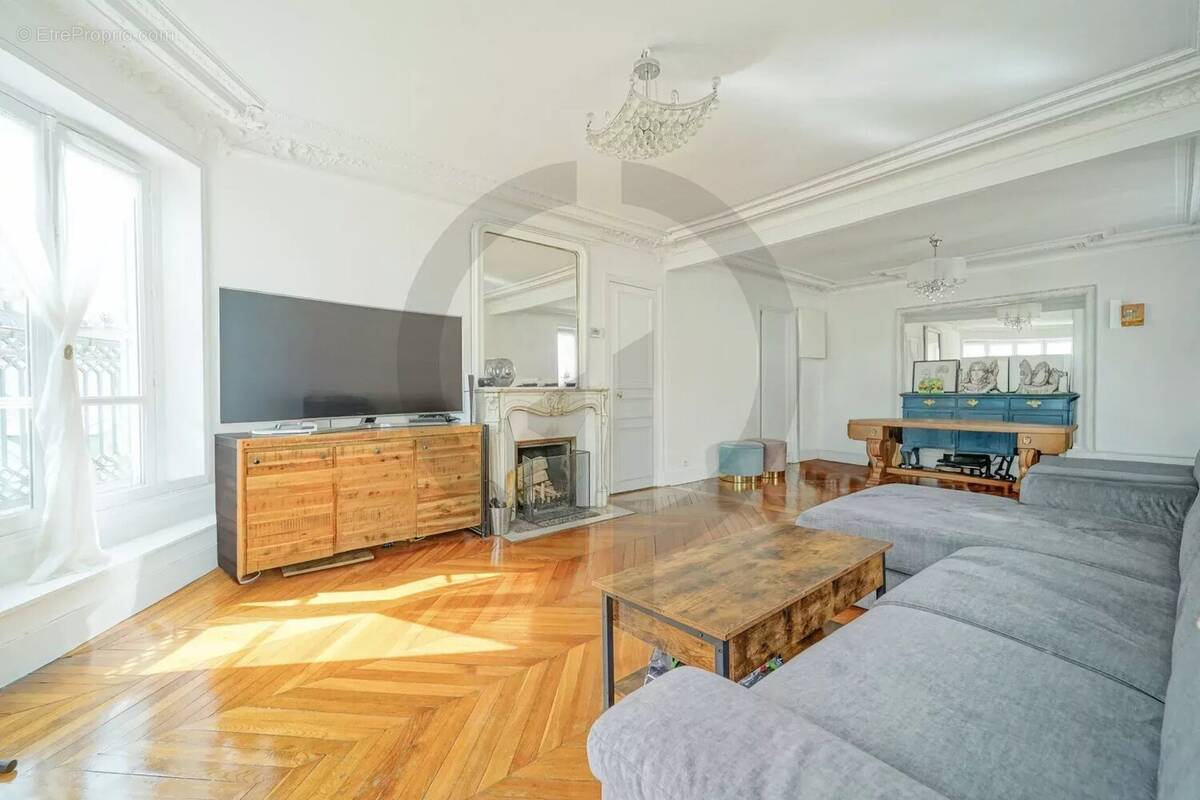 Appartement à PARIS-8E