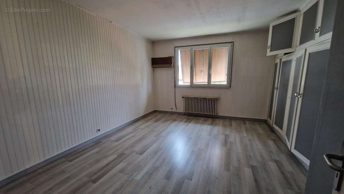 Commerce à NEUILLY-SUR-MARNE