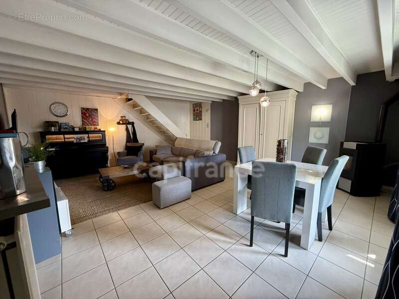 Le charme de l'ancien, le confort d'une rénovation soignée et un extérieur pensé pour profiter… sans les contraintes d'un grand  - photo 4