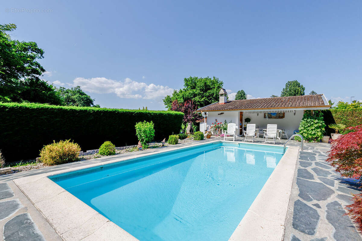 Maison Yvoire 4 pièces 100,50 m² sur 1180 m² de terrain avec piscine. - photo 2