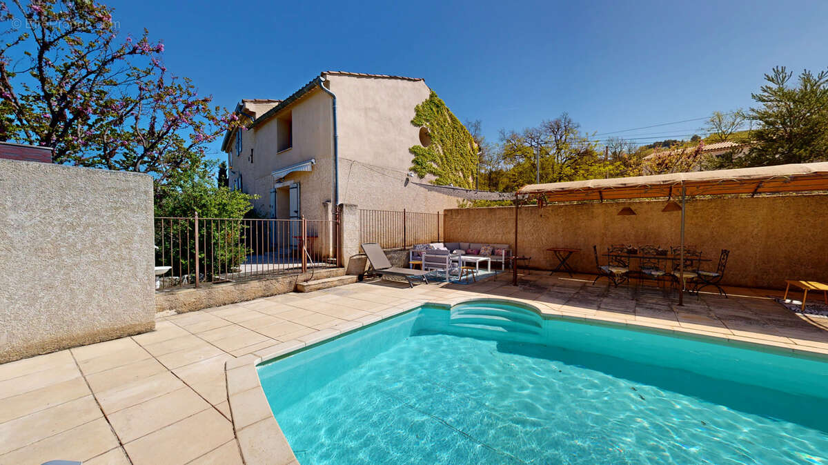 Maison à GREOUX-LES-BAINS
