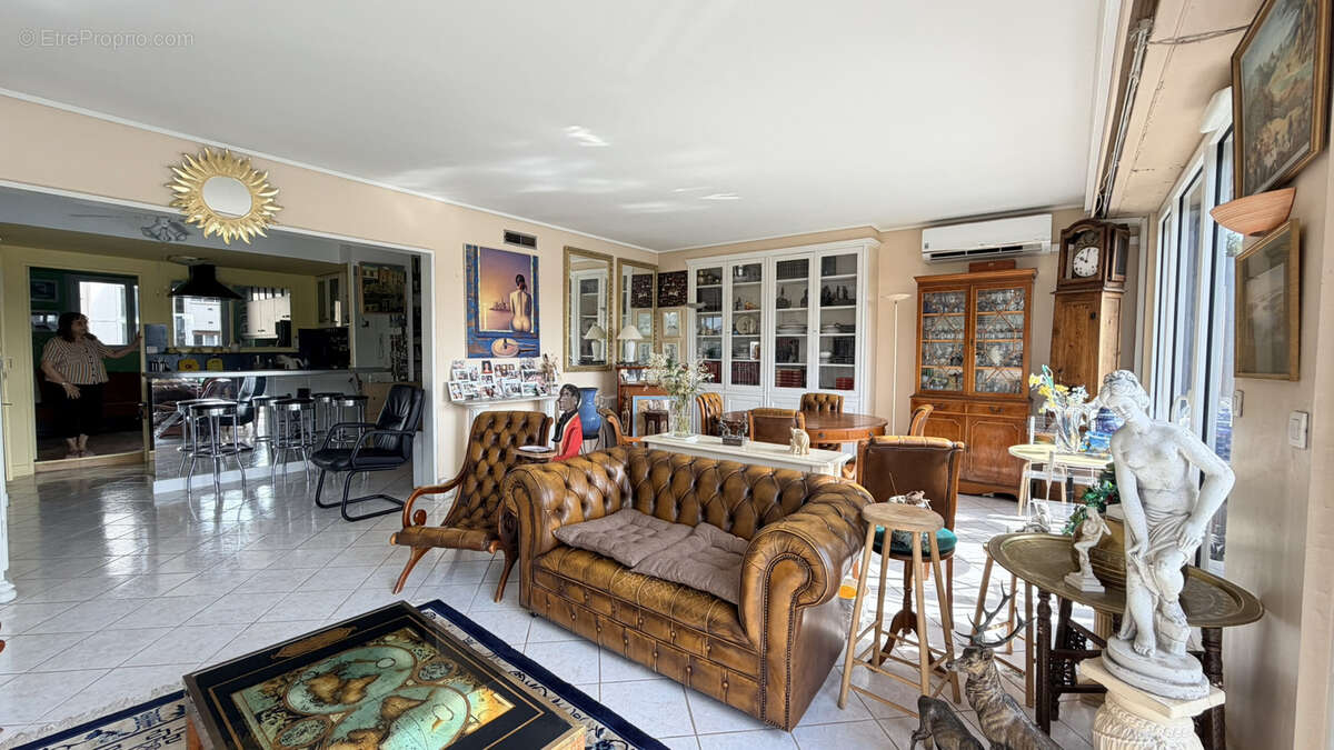 Appartement à PARIS-16E