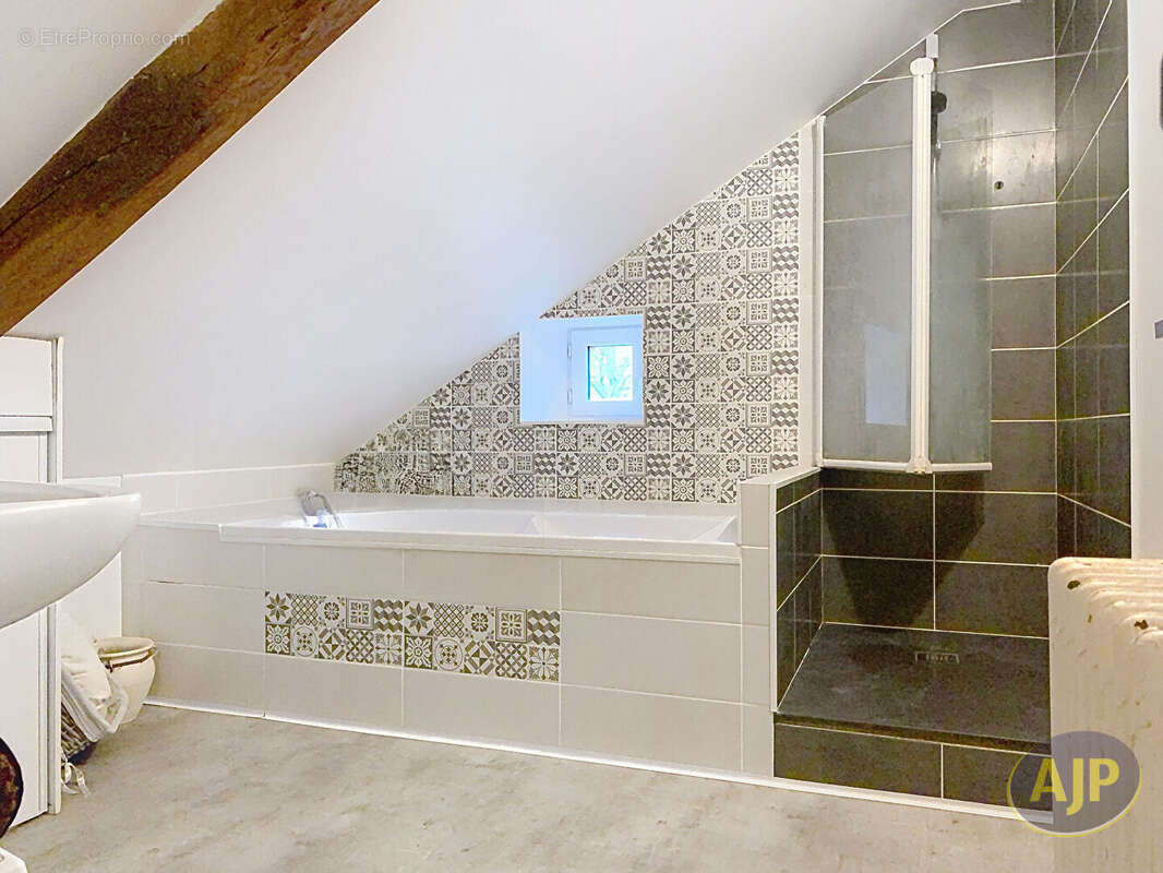 Maison à GRUGE-L'HOPITAL