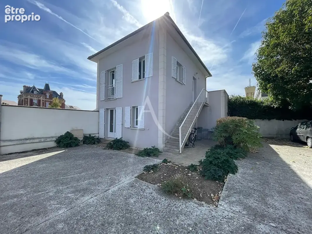 Immeuble Chevry Cossigny 5 pièce(s) 96.43 m2 - photo 3