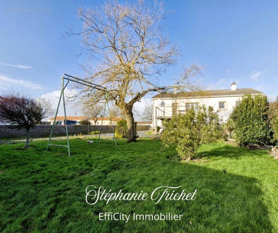 Maison à LE GIROUARD