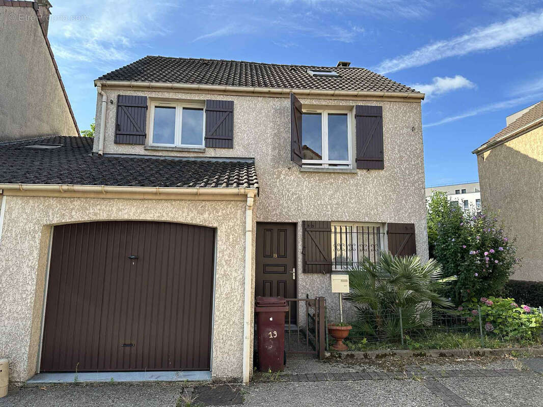 Maison à CHAMPS-SUR-MARNE