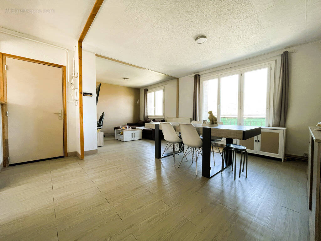 Appartement à FONTAINE