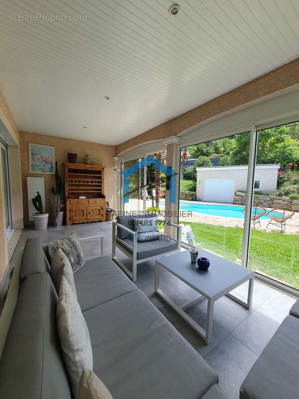 Villa d'exception de 230 m2 avec piscine et terrain de 1087 m2 - photo 7