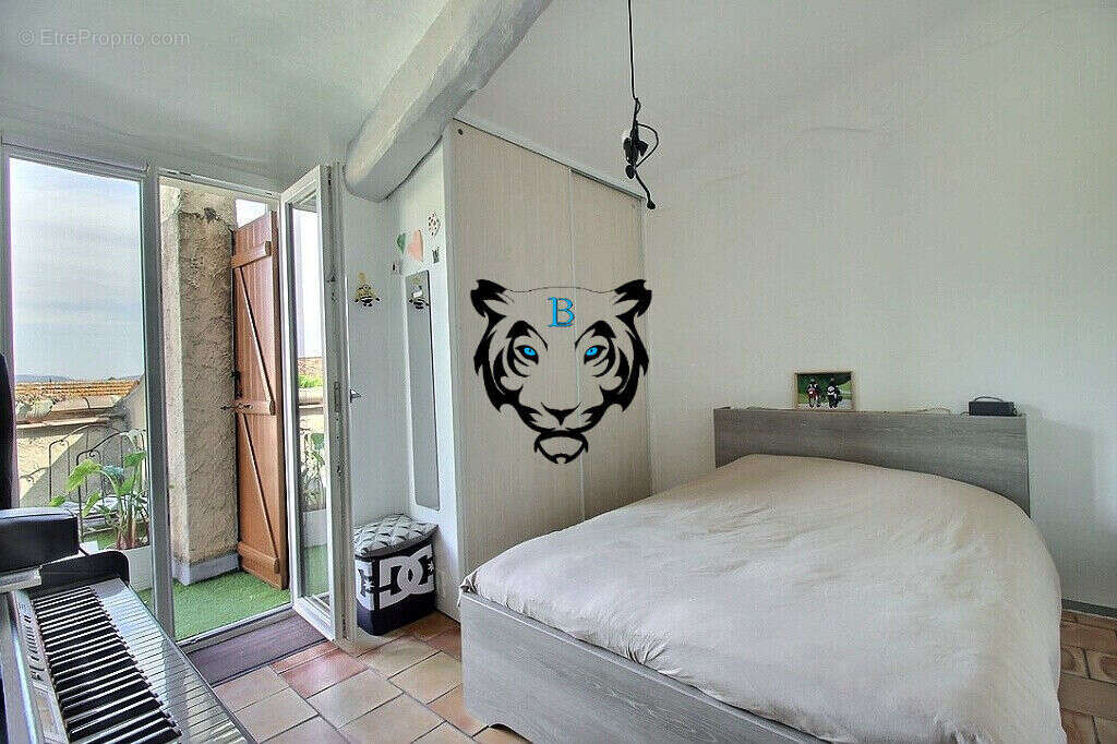 Maison à ROQUEBRUNE-SUR-ARGENS