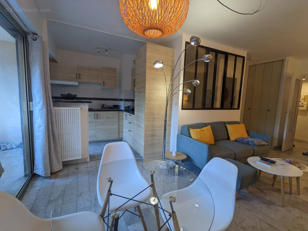 Appartement à VALLAURIS