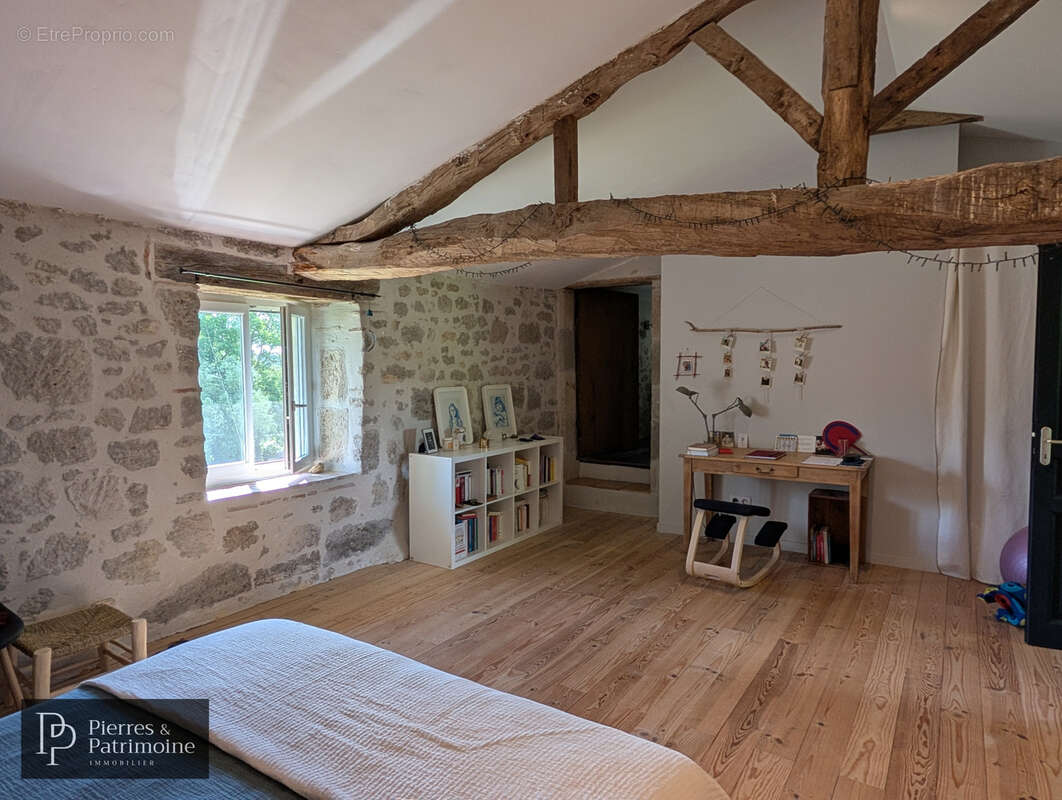 Maison à LASSERRE