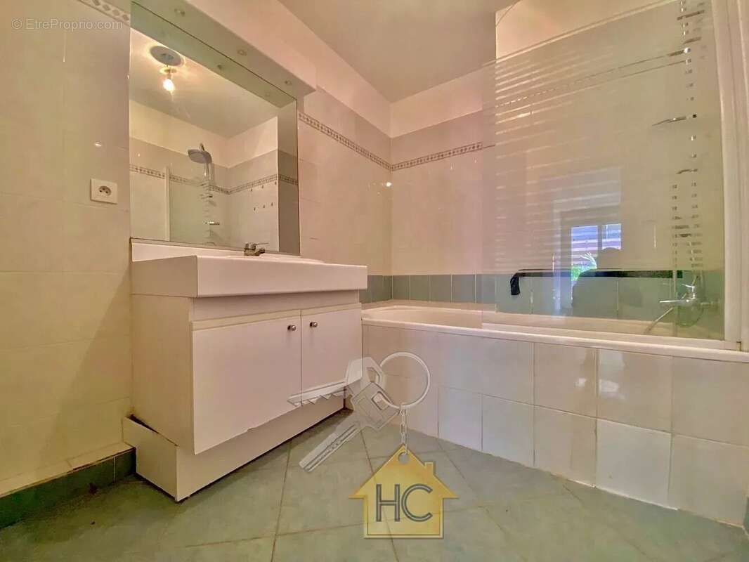 Appartement à MANDELIEU-LA-NAPOULE