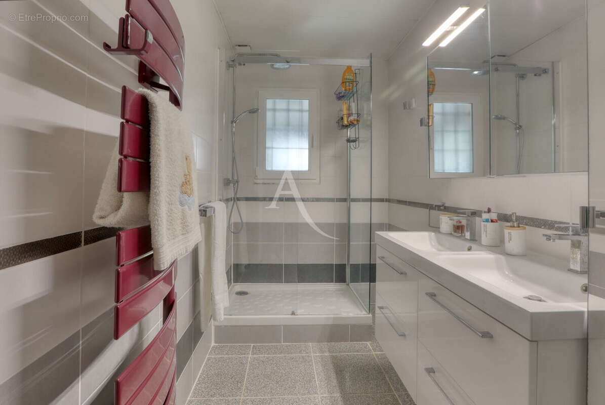 Maison à LES MUREAUX