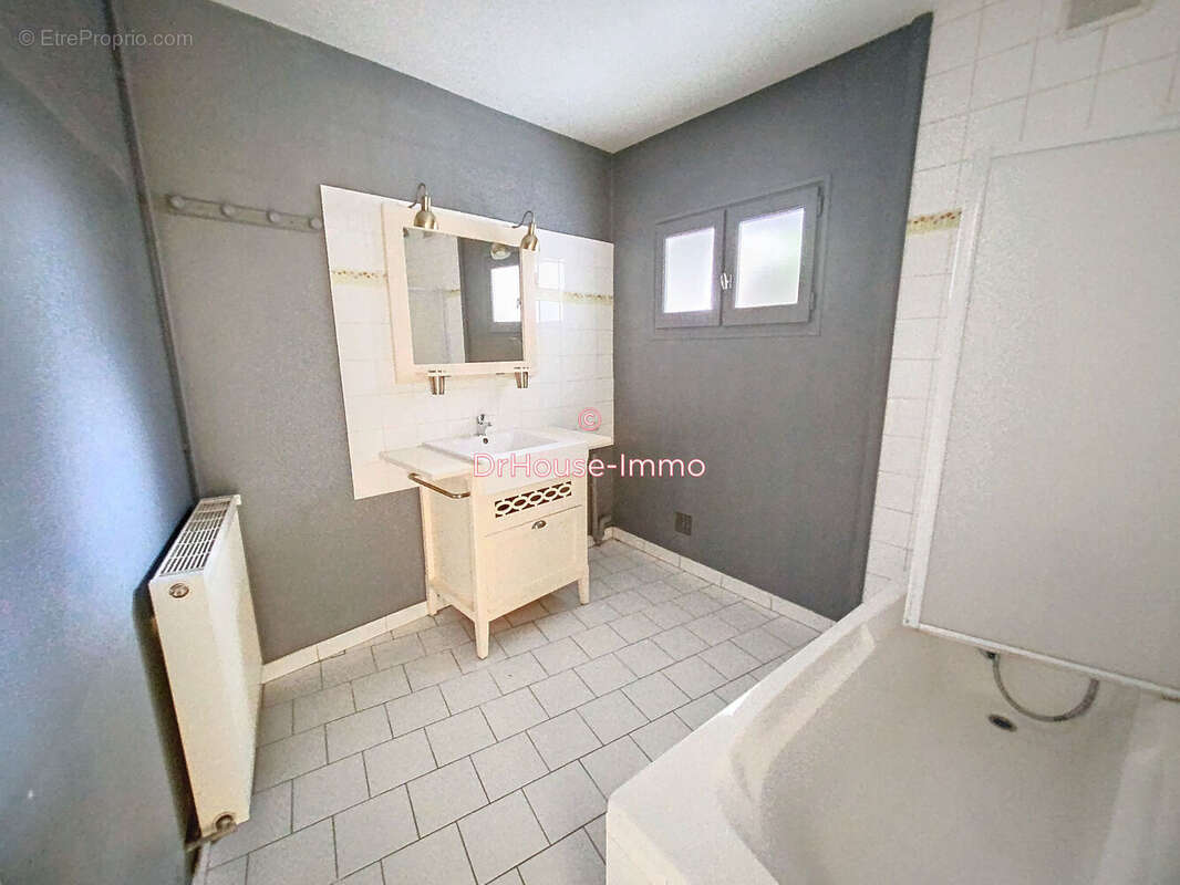 Maison à SAINT-YRIEIX-SUR-CHARENTE