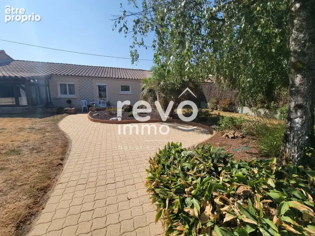 Maison 180 m² à Saint-Christophe-La-Couperie  - photo 9