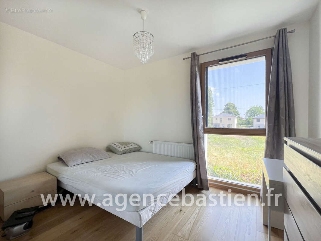 SEGNY - Appartement Duplex T4 de 100 m2   3 chambres, cave, parking, proche TPG et Genève - photo 7