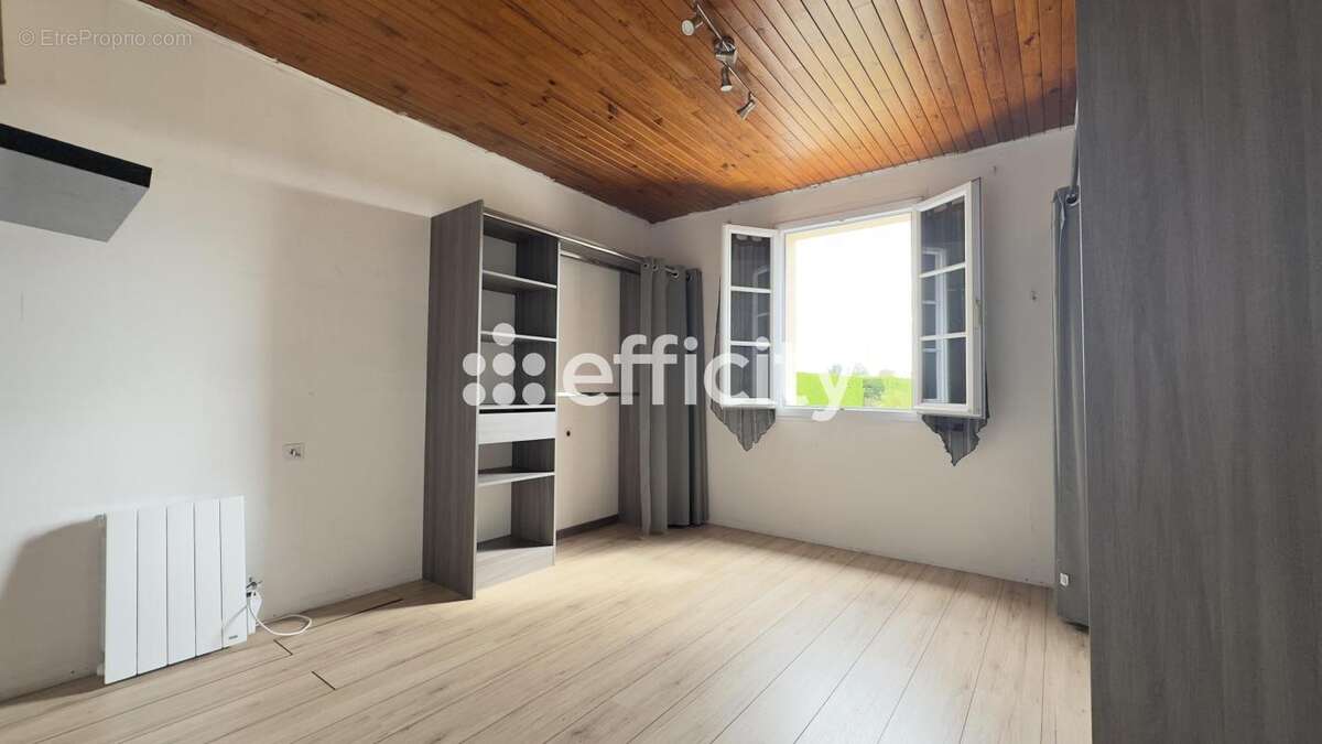 Maison à SAINT-BARTHELEMY-LE-PLAIN