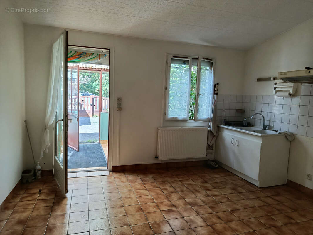 Maison de bourg avec garage - photo 2