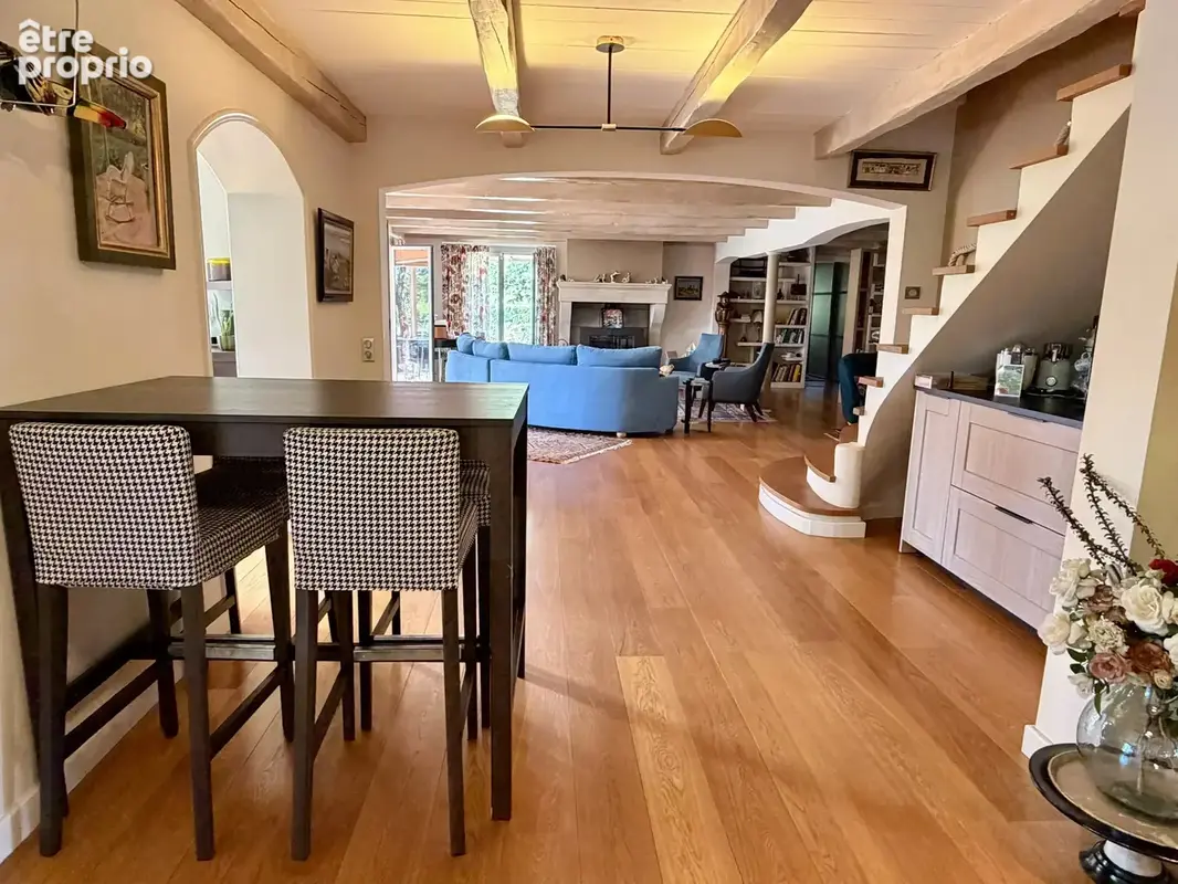 Élégante propriété avec villa principale, mazet en pierres et piscine - photo 28