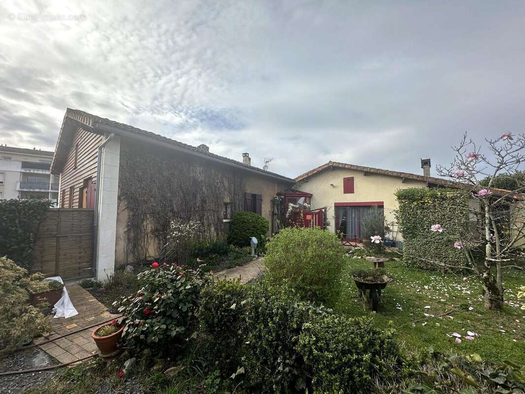 ENTREE PRINCIPALE - Maison à LE HAILLAN