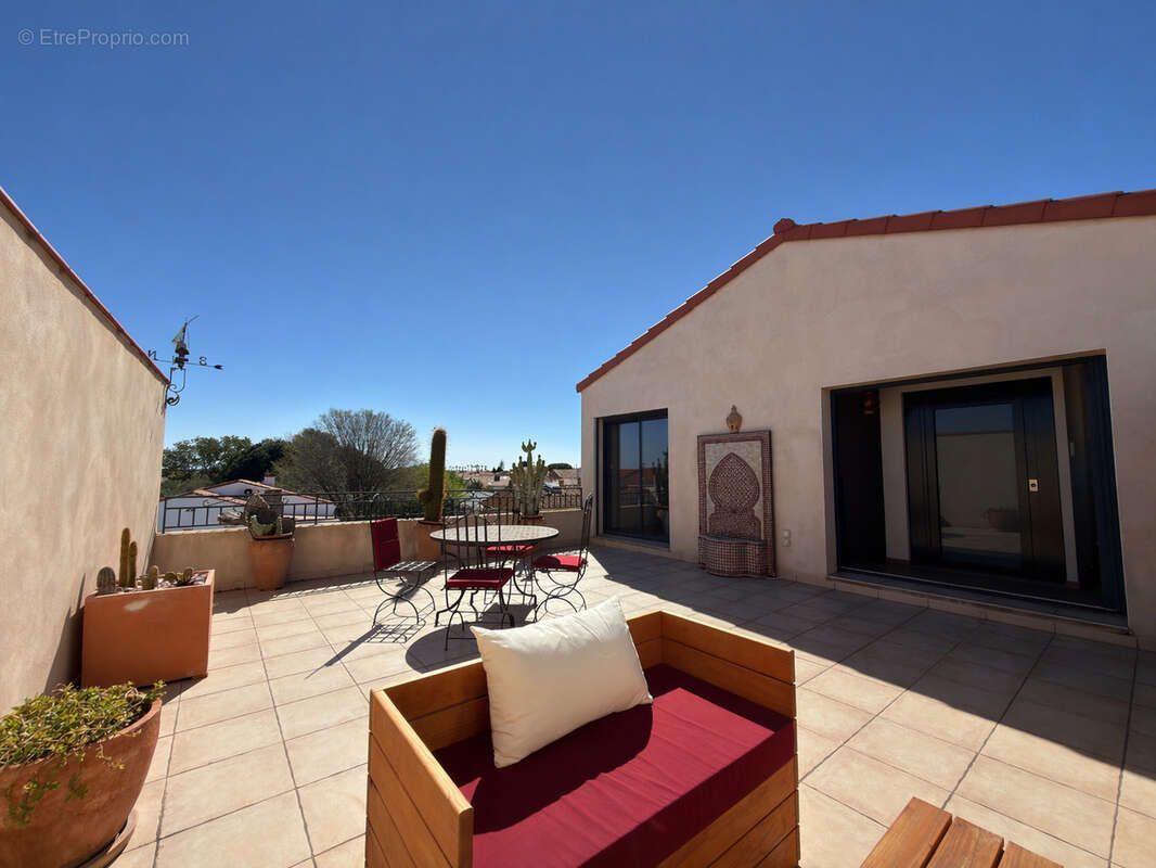 Maison à SAINT-LAURENT-DE-LA-SALANQUE