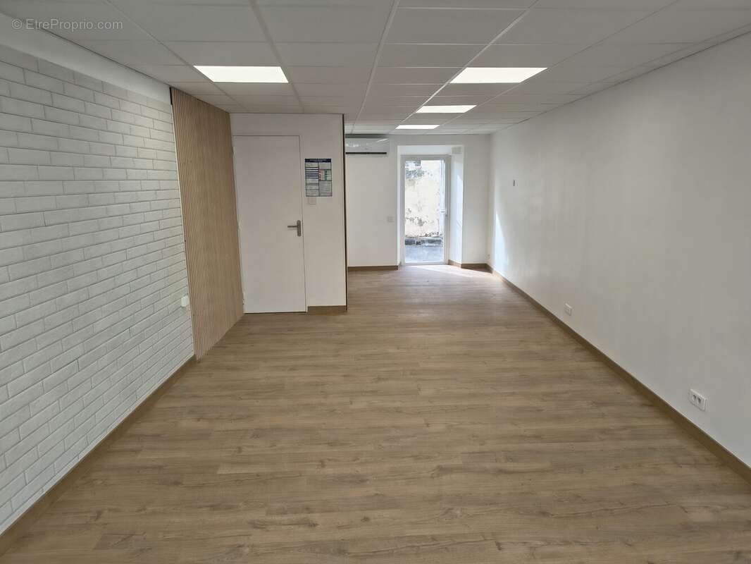 Commerce à MARSEILLE-9E