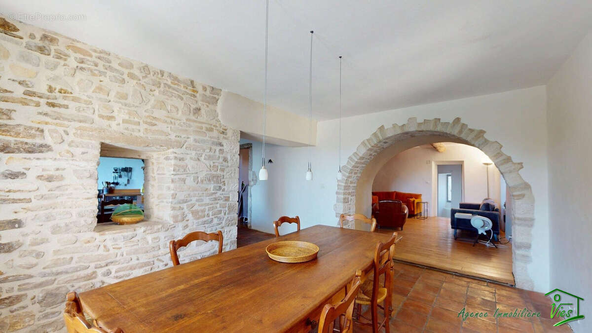 Maison à SAINT-HIPPOLYTE-DE-CATON