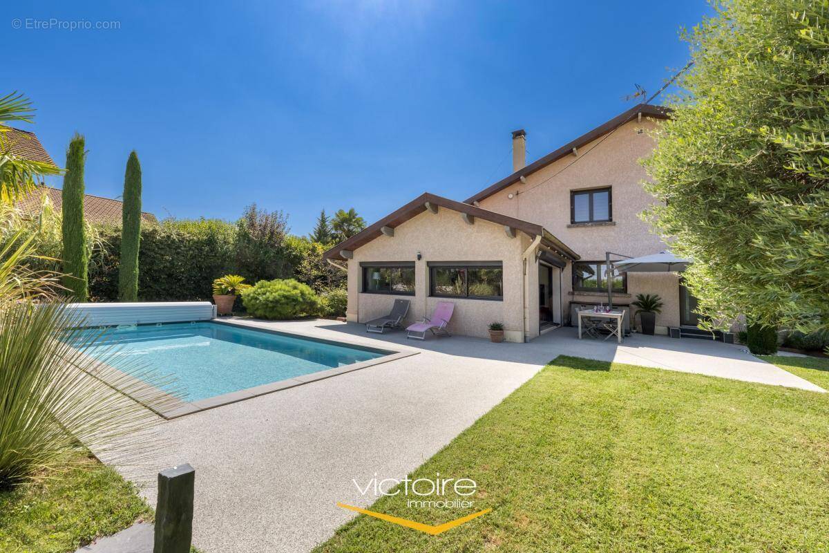 GENAS - Maison T5 avec jardin paysagé de 804 m2 avec piscine - photo 1