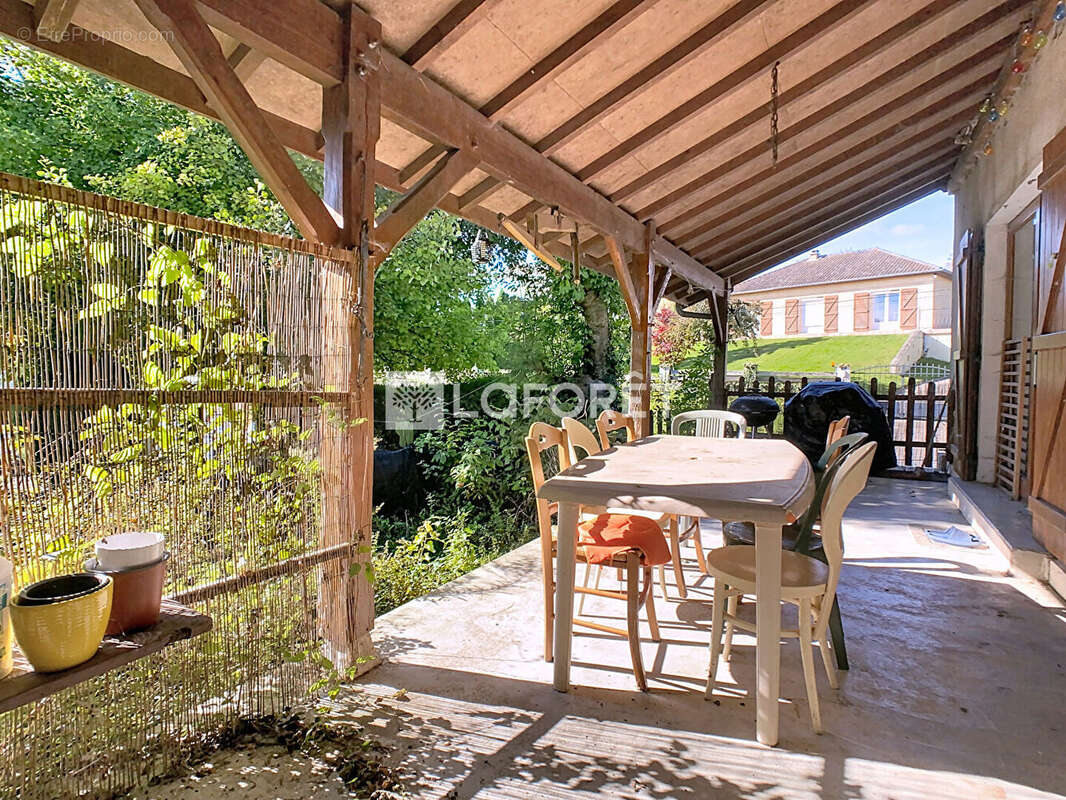 Maison à LA NEUVILLE-AUX-BOIS