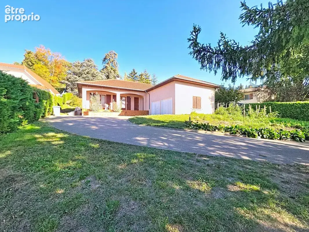 Maison - 3 Chambres - Sous sol complet - Cave - Double Garage - Deux terrasses - Pergola - Piscine - Jardin - Proche toutes comm - photo 3