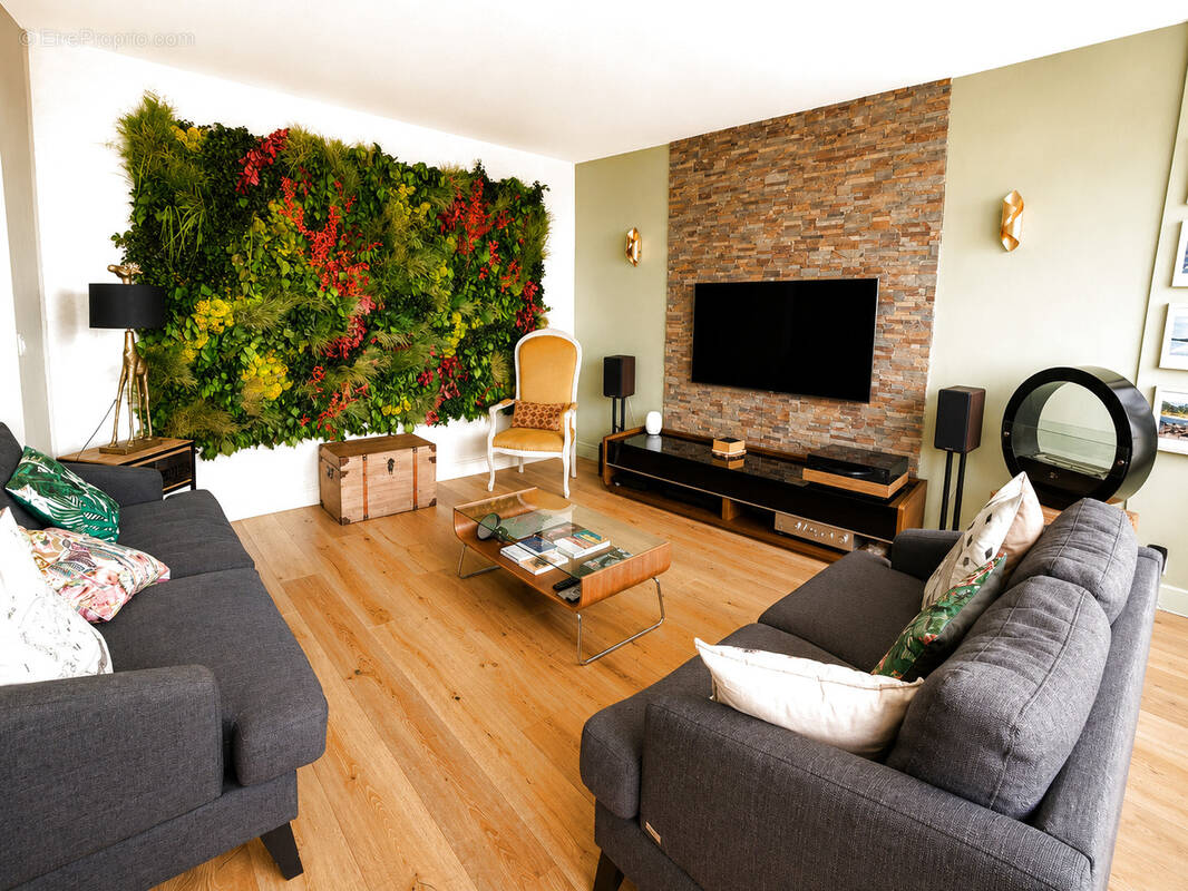 Appartement à COURBEVOIE
