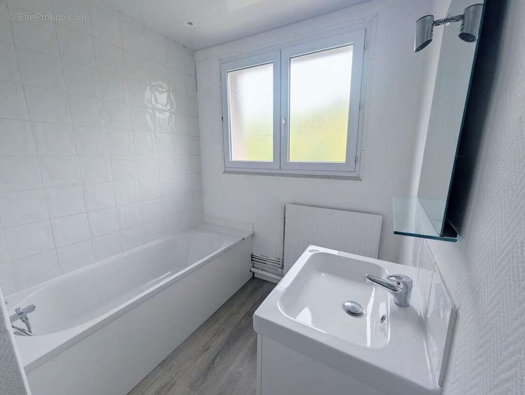 Appartement à PETIT-COURONNE