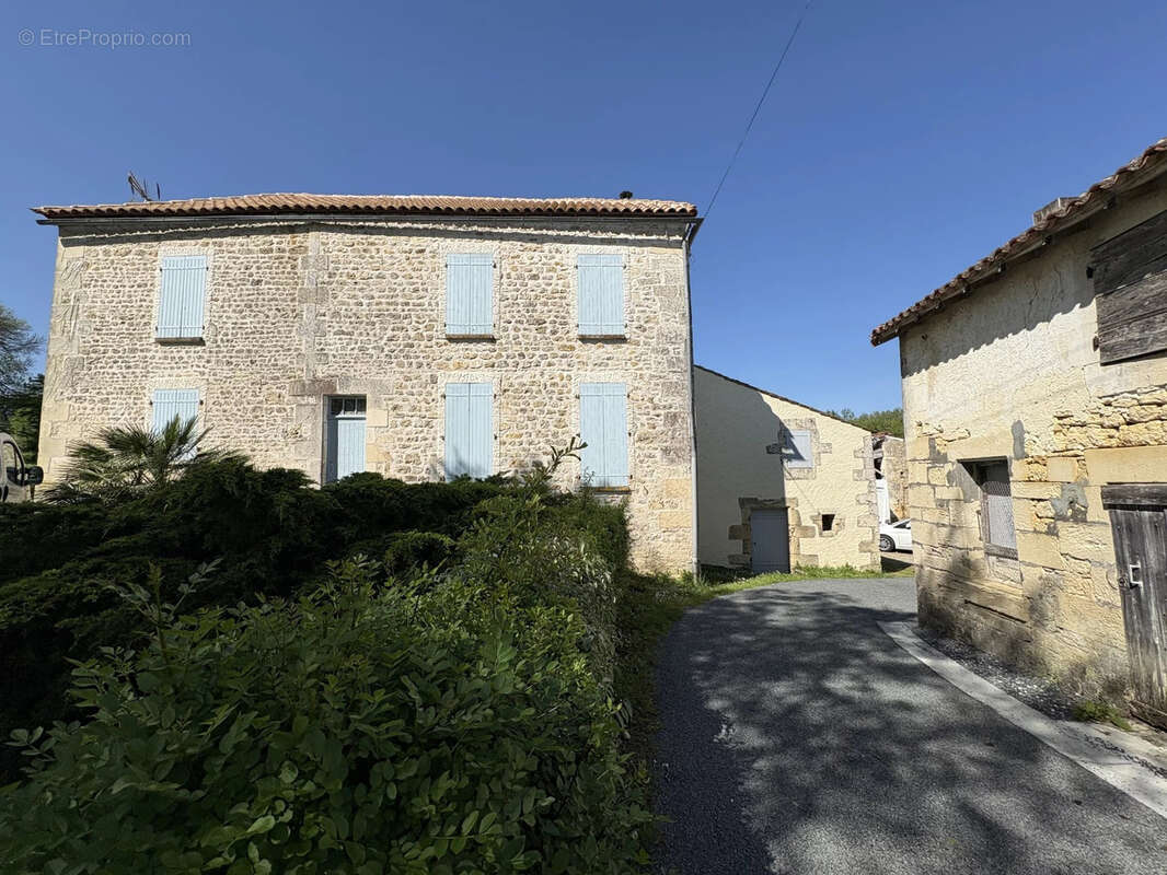 Maison à SAINT-SAVINIEN