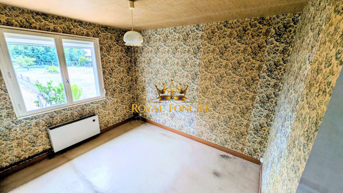 Maison 59 m² à Dange-Saint-Romain  - photo 6