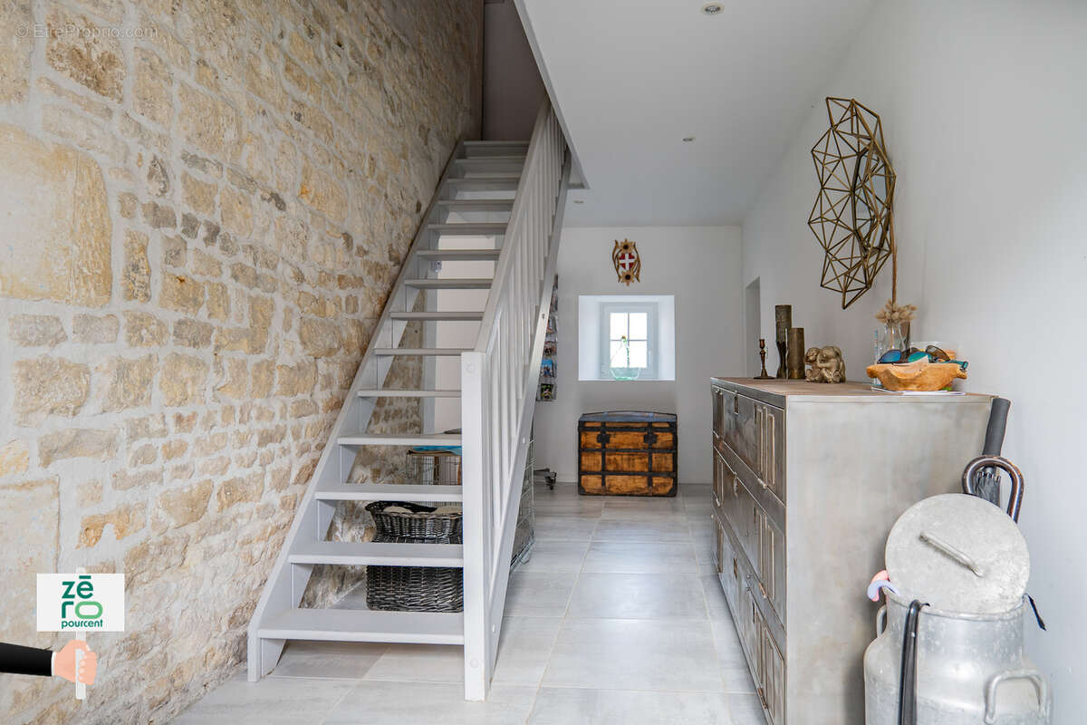 Maison à LES MAGNILS-REIGNIERS